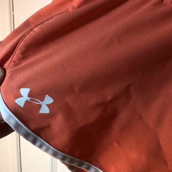 M Under Armour light orange running shorts​​​​​ - Picture 2 of 11